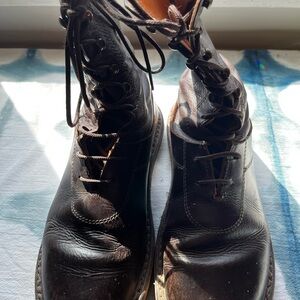 Trippen  Classic Lace-Up Leather Boots - Dark Brown